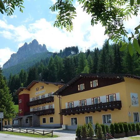 Hotel Bernard ปอซซาดิฟัซซา ภายนอก รูปภาพ