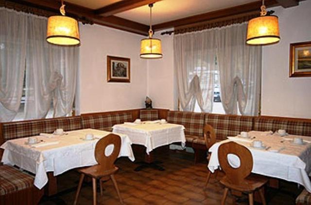 Hotel Bernard ปอซซาดิฟัซซา ภายนอก รูปภาพ