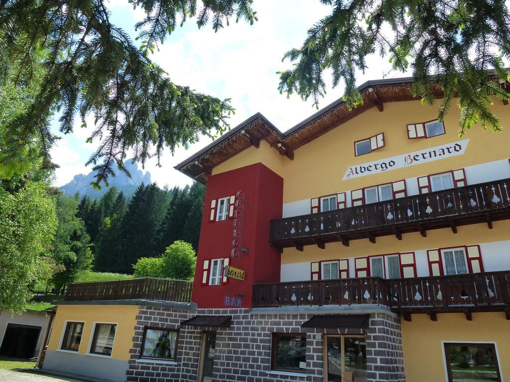 Hotel Bernard ปอซซาดิฟัซซา ภายนอก รูปภาพ