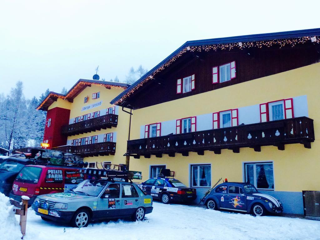 Hotel Bernard ปอซซาดิฟัซซา ภายนอก รูปภาพ