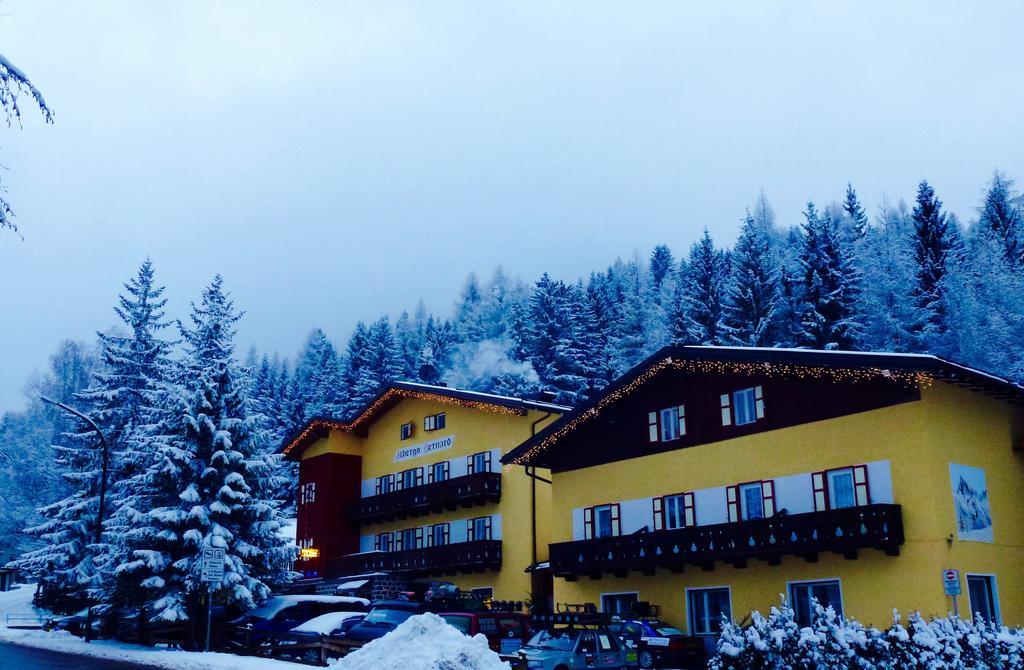 Hotel Bernard ปอซซาดิฟัซซา ภายนอก รูปภาพ
