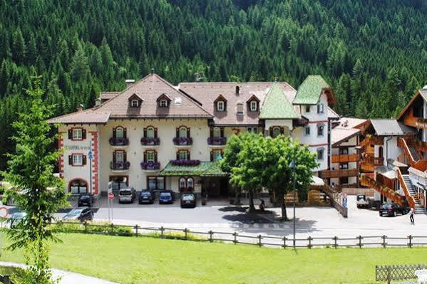 Hotel Bernard ปอซซาดิฟัซซา ภายนอก รูปภาพ