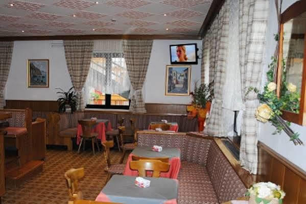 Hotel Bernard ปอซซาดิฟัซซา ภายนอก รูปภาพ