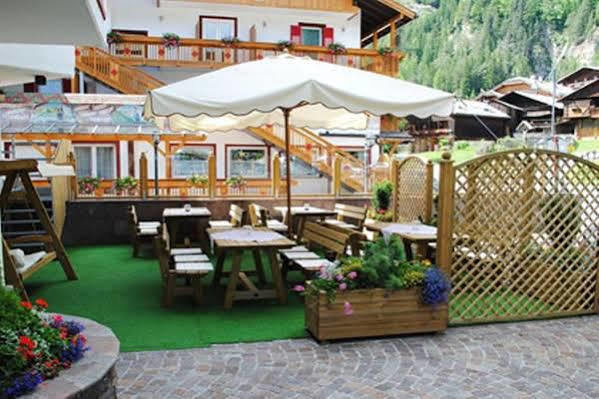 Hotel Bernard ปอซซาดิฟัซซา ภายนอก รูปภาพ